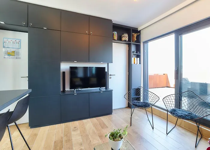 Daire Lecomte - Beachview Escape 150 *